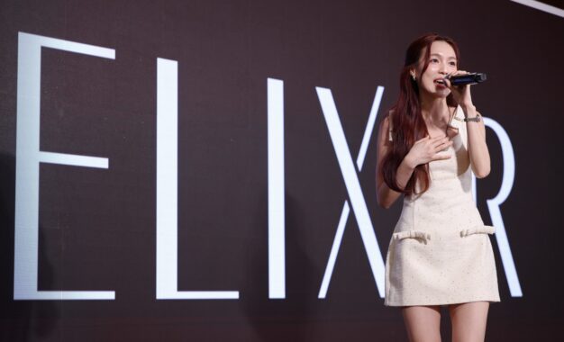 “เลิฟ – แจ็คกี้ – เตริ์ด” ร่วมงานเปิดตัวกันแดดขายดีเฉดสีใหม่!  ELIXIR Day Care Revolution Tone Up Beige SPF50+ PA++++  ฉลองยอดขายผลิตภัณฑ์กันแดดกว่า2.5ล้านชิ้น ทั่วโลก