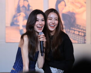 ตอกย้ำความฮอต! “ลีน่า-หมิว” แฟนคลับล้นตึกมาลีนนท์  แจกโมเมนต์ยิ้มไม่หุบ  ในงาน Photobook Fansign ครั้งแรก!