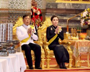 ในหลวง-พระราชินี เสด็จฯ ไปในการพระราชพิธีฉัตรมงคล พุทธศักราช ๒๕๖๙ ณ พระที่นั่งอมรินทรวินิจฉัย พระบรมมหาราชวัง