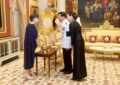 พระบาทสมเด็จพระเจ้าอยู่หัว และสมเด็จพระนางเจ้า ฯ พระบรมราชินี เสด็จออก ณ พระที่นั่งอัมพรสถาน พระราชวังดุสิต พระราชทานพระบรมราชวโรกาสให้ นางสาวแอนเจลา  เจน  แม็กดอนัลด์ (Ms. Angela  Jane  Macdonald) เอกอัครราชทูตเครือรัฐออสเตรเลียประจำประเทศไทย ซึ่งพระราชทานพระบรมราชวโรกาสให้เข้าเฝ้าทูลละอองธุลีพระบาท ถวายอักษรสาส์นตราตั้ง เมื่อวันที่ ๖ ตุลาคม ๒๕๖๕ เฝ้าทูลละอองธุลีพระบาท กราบบังคมทูลลา ในโอกาสที่จะพ้นจากหน้าที่