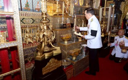 พระบาทสมเด็จพระเจ้าอยู่หัว และสมเด็จพระนางเจ้า ฯ พระบรมราชินี เสด็จพระราชดำเนินไปในการพระราชพิธีพืชมงคล พุทธศักราช ๒๕๖๙  ณ พระอุโบสถวัดพระศรีรัตนศาสดาราม พระบรมมหาราชวัง