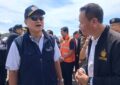 นายกรัฐมนตรี ถึงเกาะพะงันแล้วเตรียมเดินทางต่อมาหาดฟรีดอม จ.ภูเก็ต นายจุมพฏ วรรณฉัตรสิริ ผู้ว่าราชการจังหวัดสุราษฎร์ธานี กล่าวต้อนรับนายอนุทิน  ชาญวีรกูล นายกรัฐมนตรี และรัฐมนตรีว่าการกระทรวงมหาดไทย
