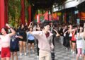 เปลี่ยนหน้าห้าง เป็นลานแอโรบิค รวมพลังแฟนด้อม “จูเนียร์ ปณชัย”  จุดไฟแอโรบิคเดือดกลางบางกะปิ
