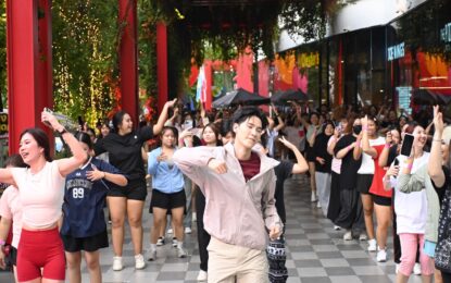 เปลี่ยนหน้าห้าง เป็นลานแอโรบิค รวมพลังแฟนด้อม “จูเนียร์ ปณชัย”  จุดไฟแอโรบิคเดือดกลางบางกะปิ