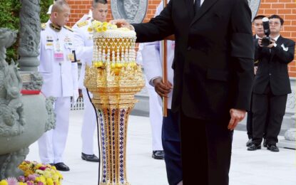 ในหลวง – พระราชินี เสด็จพระราชดำเนินไปทรงเปิดอาคารศาลเจ้าไต้ฮงกงหยกขาว เฉลิมพระเกียรติ ๗๒ พรรษา ณ ศาลเจ้าไต้ฮงกงหยกขาว เฉลิมพระเกียรติ ๗๒ พรรษา เขตสาทร กรุงเทพมหานคร