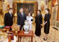 พระบาทสมเด็จพระเจ้าอยู่หัว และสมเด็จพระนางเจ้า ฯ พระบรมราชินี เสด็จออก ณ พระที่นั่งอัมพรสถาน พระราชวังดุสิต ทรงรับ นายโต  เลิม (Mr. To  Lam) เลขาธิการใหญ่พรรคคอมมิวนิสต์และประธานาธิบดีแห่งสาธารณรัฐสังคมนิยมเวียดนาม และนางโง  เฟือง  ลี (Mrs. Ngo Phuong Ly) ภริยา ในโอกาสเดินทางเยือนประเทศไทยอย่างเป็นทางการในฐานะแขกของรัฐบาล
