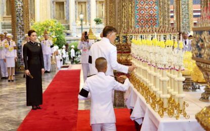 พระบาทสมเด็จพระเจ้าอยู่หัว และสมเด็จพระนางเจ้า ฯ พระบรมราชินี เสด็จพระราชดำเนินโดยรถยนต์พระที่นั่ง ไปในการตั้งเปรียญพระภิกษุ และสามเณร เนื่องในพระราชพิธีทรงบำเพ็ญพระราชกุศลวิสาขบูชา พุทธศักราช ๒๕๖๙ ณ พระอุโบสถวัดพระศรีรัตนศาสดาราม พระบรมมหาราชวัง