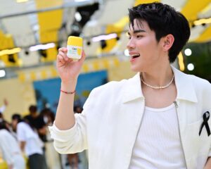 โฟร์ท-ณัฐวรรธน์ หัวหน้าด้อมกันแดด CeraVe นำทีมแก๊งหนุ่มฮอต ลูค-ภีมสรรค์, มิค-เมธัส, เซิร์ฟ-พชร และ จาว่า-พบธรรม เช็กอินงาน “CeraVe Sun Club” เปิดตัวกันแดดใหม่ บล็อกยูวี+เติมเซราไมด์