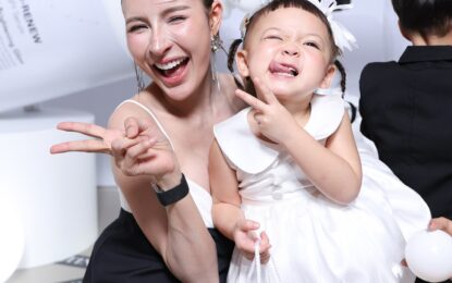 โมเน่ – โซล เสิร์ฟความน่ารัก! คนดังตบเท้าร่วมยินดี EVE’S เปิดอาณาจักรความงามสุดยิ่งใหญ่ พร้อมแกะกล่อง 2 โปรดักต์ใหม่