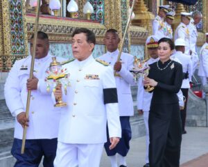 พระบาทสมเด็จพระเจ้าอยู่หัว และสมเด็จพระนางเจ้า ฯ พระบรมราชินี เสด็จพระราชดำเนินไปในการพระราชพิธีทรงบำเพ็ญพระราชกุศลวิสาขบูชา เนื่องในวันวิสาขบูชา ประจำปี ๒๕๖๙ ณ พระอุโบสถวัดพระศรีรัตนศาสดาราม พระบรมมหาราชวัง
