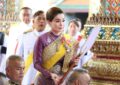 พระบาทสมเด็จพระเจ้าอยู่หัว และสมเด็จพระนางเจ้า ฯ พระบรมราชินี เสด็จพระราชดำเนินโดยรถยนต์พระที่นั่ง ไปในการพระราชพิธีมหามงคลเฉลิมพระชนมพรรษา ๔ รอบ สมเด็จพระนางเจ้า ฯ พระบรมราชินี ๓ มิถุนายน ๒๕๖๙ ณ พระอุโบสถวัดพระศรีรัตนศาสดาราม และพระที่นั่งอมรินทรวินิจฉัย พระบรมมหาราชวัง