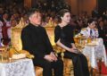 พระบาทสมเด็จพระเจ้าอยู่หัว และ สมเด็จพระนางเจ้าฯ พระบรมราชินี เสด็จพระราชดำเนินไปทอดพระเนตร การแสดงเฉลิมพระเกียรติ สมเด็จพระนางเจ้าฯ พระบรมราชินีเนื่องในโอกาสพระราชพิธีมหามงคลเฉลิมพระชนมพรรษา ๔ รอบ Edelweiss : พราวพร่างกลางดวงใจ ณ โรงมหรสพหลวงศาลาเฉลิมกรุง ถนนเจริญกรุง เขตพระนคร กรุงเทพมหานคร โดยมี นางนฤมล ล้อมทอง กรรมการผู้จัดการ บริษัท สหศีนิมา จำกัด พร้อมด้วย คณะกรรมการ บริษัท สหศีนิมา จำกัด และคณะกรรมการมูลนิธิศาลาเฉลิมกรุง  เฝ้า ฯ รับเสด็จ