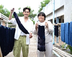 “เต้ย พงศกร” แท็กทีม “อาไท” เช็คอินสกลนคร สัมผัสมนต์เสน่ห์เมืองคาทอลิก บุกอาณาจักร “ผ้าย้อมคราม” มรดกภูมิปัญญาสู่อินเตอร์ ในรายการ “หอมแผ่นดิน ฯ”