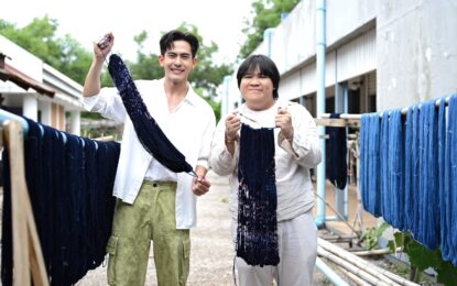 “เต้ย พงศกร” แท็กทีม “อาไท” เช็คอินสกลนคร สัมผัสมนต์เสน่ห์เมืองคาทอลิก บุกอาณาจักร “ผ้าย้อมคราม” มรดกภูมิปัญญาสู่อินเตอร์ ในรายการ “หอมแผ่นดิน ฯ”