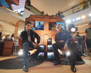 ‘มาริโอ้-มาร์โค’ ปลื้มแฟนคลับล้นลาน Central World ควงคู่เปิดตัวแว่นสุดคูล OWNDAYS | CARNIVAL ลั่นโดนใจคนรักสไตล์อเมริกันวินเทจ