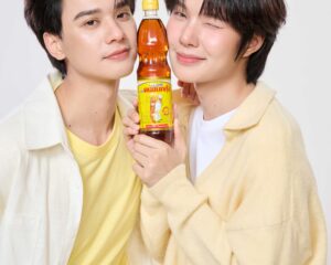 “คนแบกกุ้ง” เปิดตัว “เก่ง–น้ำปิง” Friend of Brand ครั้งแรกของแบรนด์ ส่งต่อภาพลักษณ์แบรนด์น้ำปลาไทยสู่คนรุ่นใหม่ ภายใต้แคมเปญ “รสชาติที่แบกทุกโมเมนต์”