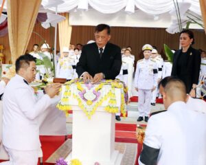 พระบาทสมเด็จพระเจ้าอยู่หัว และสมเด็จพระนางเจ้า ฯ พระบรมราชินี เสด็จพระราชดำเนินไปทรงประกอบพิธีวางศิลาฤกษ์ และทรงเปิดอาคารที่ทำการศาลจังหวัดพระประแดง ณ เลขที่ ๖๖๒ หมู่ ๙ ตำบลสำโรงใต้ อำเภอพระประประแดง จังหวัดสมุทรปราการ โดยมี นายศุภมิตร ชิณศรี ผู้ว่าราชการจังหวัดสมุทรปราการ นายชัยพรรษ เสริมสุวรรณ อธิบดีผู้พิพากษาภาค ๑ พลโท วรยส เหลืองสุวรรณ แม่ทัพภาคที่1  พลตำรวจโท วัฒนา ยี่จีน ผู้บัญชาการตำรวจภูธรภาค ๑  นายอดิศักดิ์ ตันติวงศ์ ประธานศาลฎีกา นายธีรทัย เจริญวงศ์ เลขาธิการสำนักงานศาลยุติธรรม นางคิดงาม คงตระกูล ลี ผู้พิพากษาหัวหน้าศาลจังหวัดพระประแดง พร้อมข้าราชการฝ่ายตุลาการศาลยุติธรรม เฝ้า ฯ รับเสด็จ