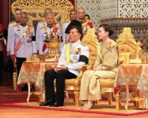 พระบาทสมเด็จพระเจ้าอยู่หัว และสมเด็จพระนางเจ้า ฯ พระบรมราชินี เสด็จพระราชดำเนินโดยรถยนต์พระที่นั่ง ไปในการพระราชพิธีเฉลิมพระชนมพรรษา ๒๘ กรกฎาคม ๒๕๖๙  ณ พระอุโบสถวัดพระศรีรัตนศาสดาราม           ในโอกาสนี้ สมเด็จพระเจ้าลูกเธอ เจ้าฟ้าสิริวัณณวรี นารีรัตนราชกัญญา สมเด็จพระเจ้าลูกยาเธอ เจ้าฟ้าทีปังกรรัศมีโชติ มหาวชิโรตตมางกูร สิริวิบูลยราชกุมาร และเจ้าคุณพระสินีนาถ พิลาสกัลยาณี โดยเสด็จในการนี้ด้วย