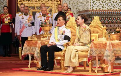 พระบาทสมเด็จพระเจ้าอยู่หัว และสมเด็จพระนางเจ้า ฯ พระบรมราชินี เสด็จพระราชดำเนินโดยรถยนต์พระที่นั่ง ไปในการพระราชพิธีเฉลิมพระชนมพรรษา ๒๘ กรกฎาคม ๒๕๖๙  ณ พระอุโบสถวัดพระศรีรัตนศาสดาราม           ในโอกาสนี้ สมเด็จพระเจ้าลูกเธอ เจ้าฟ้าสิริวัณณวรี นารีรัตนราชกัญญา สมเด็จพระเจ้าลูกยาเธอ เจ้าฟ้าทีปังกรรัศมีโชติ มหาวชิโรตตมางกูร สิริวิบูลยราชกุมาร และเจ้าคุณพระสินีนาถ พิลาสกัลยาณี โดยเสด็จในการนี้ด้วย