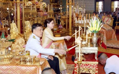 พระบาทสมเด็จพระเจ้าอยู่หัว และสมเด็จพระนางเจ้า ฯ พระบรมราชินี เสด็จพระราชดำเนินไปในการพระราชพิธีเฉลิมพระชนมพรรษา พุทธศักราช ๒๕๖๙ ณ พระที่นั่งอมรินทรวินิจฉัย พระบรมมหาราชวัง         ในโอกาสนี้ สมเด็จพระเจ้าลูกเธอ เจ้าฟ้าสิริวัณณวรี นารีรัตนราชกัญญา สมเด็จพระเจ้าลูกยาเธอ เจ้าฟ้าทีปังกรรัศมีโชติ มหาวชิโรตตมางกูร สิริวิบูลยราชกุมาร และเจ้าคุณพระสินีนาถ พิลาสกัลยาณี โดยเสด็จในการนี้ด้วย