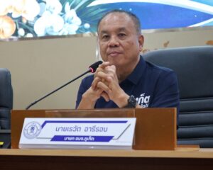 เรวัตฯ นายก อบจ.ภูเก็ต ต้อนรับคณะครูและนักเรียนโรงเรียนภูเก็ตวิทยาลัย ศึกษาดูงานด้านการปกครองท้องถิ่น