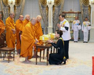 พระบาทสมเด็จพระเจ้าอยู่หัว และสมเด็จพระนางเจ้า ฯ พระบรมราชินี เสด็จออก ณ พระที่นั่งอัมพรสถาน พระราชวังดุสิต พระราชทานพระบรมราชวโรกาสให้ สมเด็จพระมหาวชิราธิบดี (พีร์ สุชาโต) นายกสภามหาวิทยาลัยมหาจุฬาลงกรณราชวิทยาลัย พร้อมด้วยคณะสงฆ์ และบุคคล เฝ้า และเฝ้าทูลละอองธุลีพระบาท ถวาย และทูลเกล้าทูลกระหม่อมถวายพระไตรปิฎกภาษาไทย ฉบับมหาจุฬาลงกรณราชวิทยาลัย เพื่อเฉลิมพระเกียรติเนื่องในโอกาสพระราชพิธีบรมราชาภิเษก พุทธศักราช ๒๕๖๒ และพระไตรปิฎกภาษาบาลี ฉบับมหาวิทยาลัยมหาจุฬาลงกรณราชวิทยาลัย (มหาจุฬาเตปิฏกํ) อ่านว่า มหาจุฬาเตปิตะกัง) เพื่อเฉลิมพระเกียรติเนื่องในโอกาสพระราชพิธีมหามงคลเฉลิมพระชนมพรรษา ๖ รอบ ๒๘ กรกฎาคม ๒๕๖๗ แด่ พระบาทสมเด็จพระเจ้าอยู่หัว  สมเด็จพระนางเจ้า ฯ พระบรมราชินี  สมเด็จพระเจ้าลูกเธอ เจ้าฟ้าสิริวัณณวรี นารีรัตนราชกัญญา  และสมเด็จพระเจ้าลูกยาเธอ เจ้าฟ้าทีปังกรรัศมีโชติ มหาวชิโรตตมางกูร สิริวิบูลยราชกุมาร