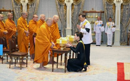 พระบาทสมเด็จพระเจ้าอยู่หัว และสมเด็จพระนางเจ้า ฯ พระบรมราชินี เสด็จออก ณ พระที่นั่งอัมพรสถาน พระราชวังดุสิต พระราชทานพระบรมราชวโรกาสให้ สมเด็จพระมหาวชิราธิบดี (พีร์ สุชาโต) นายกสภามหาวิทยาลัยมหาจุฬาลงกรณราชวิทยาลัย พร้อมด้วยคณะสงฆ์ และบุคคล เฝ้า และเฝ้าทูลละอองธุลีพระบาท ถวาย และทูลเกล้าทูลกระหม่อมถวายพระไตรปิฎกภาษาไทย ฉบับมหาจุฬาลงกรณราชวิทยาลัย เพื่อเฉลิมพระเกียรติเนื่องในโอกาสพระราชพิธีบรมราชาภิเษก พุทธศักราช ๒๕๖๒ และพระไตรปิฎกภาษาบาลี ฉบับมหาวิทยาลัยมหาจุฬาลงกรณราชวิทยาลัย (มหาจุฬาเตปิฏกํ) อ่านว่า มหาจุฬาเตปิตะกัง) เพื่อเฉลิมพระเกียรติเนื่องในโอกาสพระราชพิธีมหามงคลเฉลิมพระชนมพรรษา ๖ รอบ ๒๘ กรกฎาคม ๒๕๖๗ แด่ พระบาทสมเด็จพระเจ้าอยู่หัว  สมเด็จพระนางเจ้า ฯ พระบรมราชินี  สมเด็จพระเจ้าลูกเธอ เจ้าฟ้าสิริวัณณวรี นารีรัตนราชกัญญา  และสมเด็จพระเจ้าลูกยาเธอ เจ้าฟ้าทีปังกรรัศมีโชติ มหาวชิโรตตมางกูร สิริวิบูลยราชกุมาร