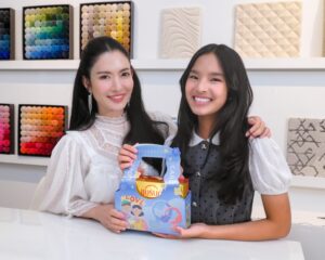 “แอฟ ทักษอร” ชวนลูก ๆ มอบชุดของขวัญแบรนด์รังนกแท้ให้คุณแม่ พร้อมสร้างโมเมนต์สุดอบอุ่นรับเทศกาลวันแม่ กับแคมเปญ “#ให้แบรนด์แทนใจบอกรักแม่คนเก่งของลูก”