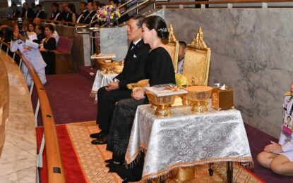 พระบาทสมเด็จพระเจ้าอยู่หัว และสมเด็จพระนางเจ้า ฯ พระบรมราชินี เสด็จพระราชดำเนินโดยรถยนต์พระที่นั่ง จากพระที่นั่งอัมพรสถาน พระราชวังดุสิต ไปทอดพระเนตรการแสดงคอนเสิร์ต “โอเปรา โกส์ ทู ฮอลลีวูด” (Opera Goes To Hollywood) โดยศิลปินจากคณะ “นิวยอร์ก ซิตี้ โอเปรา” (New York City Opera) เนื่องในโอกาสมหามงคลเฉลิมพระชนมพรรษา ๔ รอบ สมเด็จพระนางเจ้า ฯ พระบรมราชินี ในมหกรรมศิลปะการแสดงและดนตรีนานาชาติ กรุงเทพ ฯ ครั้งที่ ๒๘ ณ หอประชุมใหญ่ ศูนย์วัฒนธรรมแห่งประเทศไทย เขตห้วยขวาง กรุงเทพมหานคร