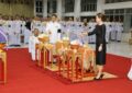 พระบาทสมเด็จพระเจ้าอยู่หัว และสมเด็จพระนางเจ้า ฯ พระบรมราชินีเสด็จพระราชดำเนิน ไปทรงวางพวงมาลาถวายราชสักการะพระราชานุสาวรีย์สมเด็จพระมหิตลาธิเบศร อดุลยเดชวิกรม พระบรมราชชนก เนื่องใน “วันมหิดล” ประจำปี ๒๕๖๙ ณ โรงพยาบาลศิริราช เขตบางกอกน้อย กรุงเทพมหานคร