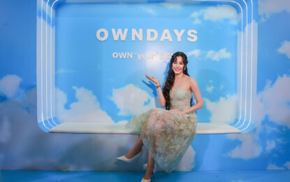 OWNDAYS Clear Vision Comfort คนร่วมงานคึกคัก
