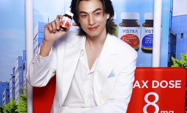 กรี้ดสนั่นห้าง! VISTRA เปิดตัว “กลัฟ คณาวุฒิ” พรีเซนเตอร์คนใหม่ แท็กทีมหนุ่มฮอตเสิร์ฟความฟินแบบจัดเต็ม เสิร์ฟพลังสดใสในคอนเซปต์ “Feel Brilliant. Live Bright”