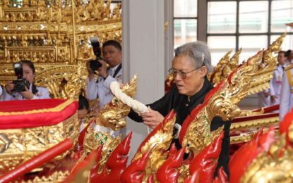 สมเด็จพระกนิษฐาธิราชเจ้า กรมสมเด็จพระเทพรัตนราชสุดา ฯ สยามบรมราชกุมารี เสด็จพระราชดำเนินไปในพิธีบวงสรวงการอัญเชิญราชรถ และพระยานมาศ หลังการบูรณปฏิสังขรณ์ออกจากโรงราชรถ